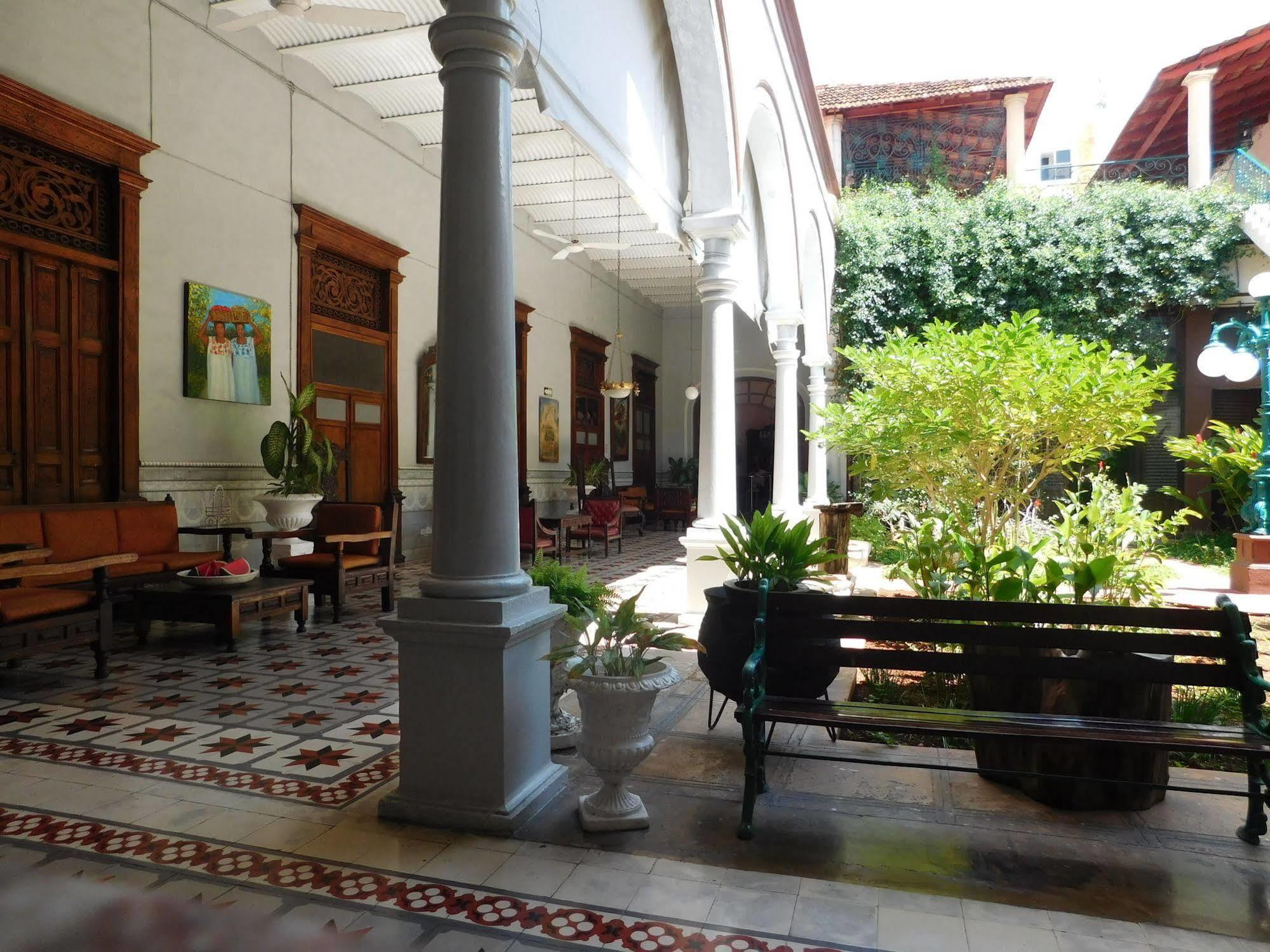 Toledo & Galeria Hotel 3*